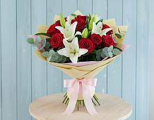 Букет цветов из:  Лилии и Розы в Новогорном