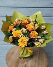 Букет цветов из:  Альстромерии и Розы в Новогорном