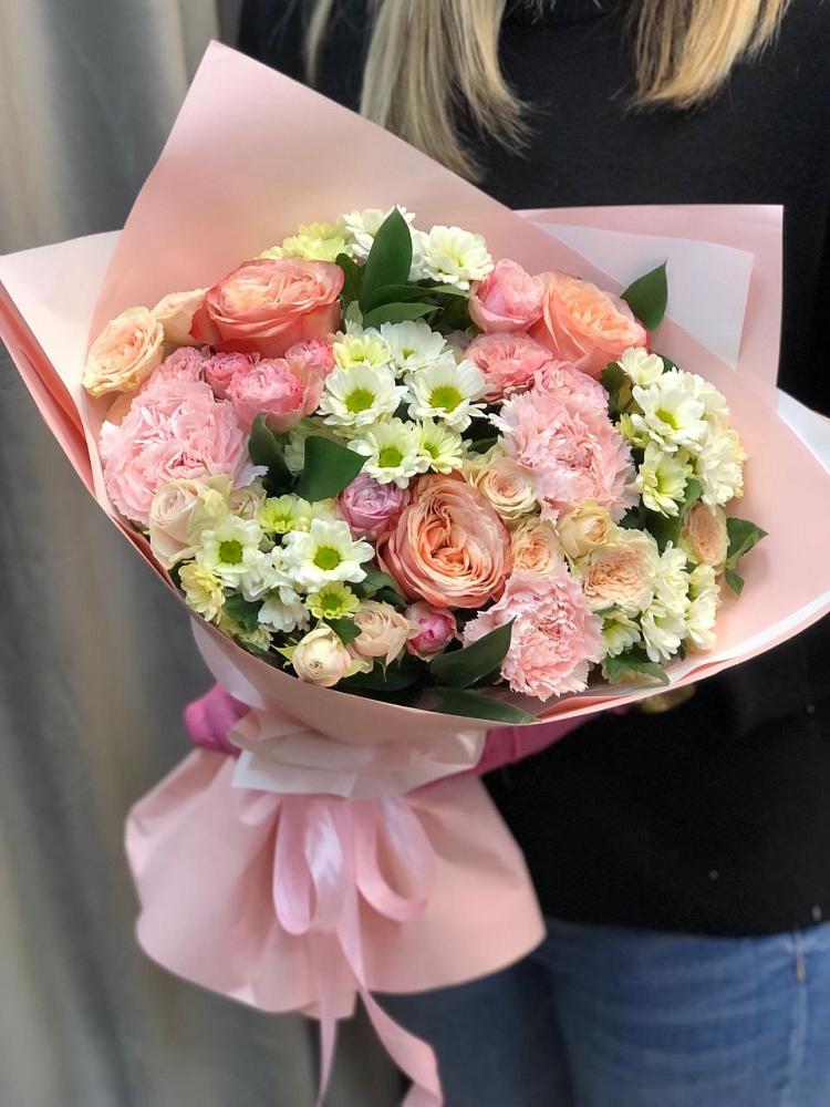 Букет цветов из: Гвоздики, Розы и Хризантемы в Новогорном