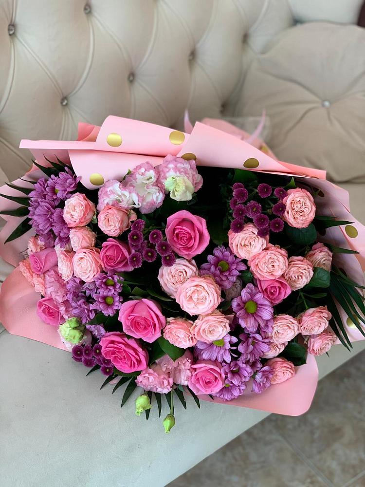 Букет цветов из: Хризантемы, Розы и Лизиантусы в Новогорном