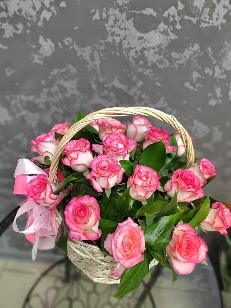 Цветочная композиция из Розы в корзине в Новогорном