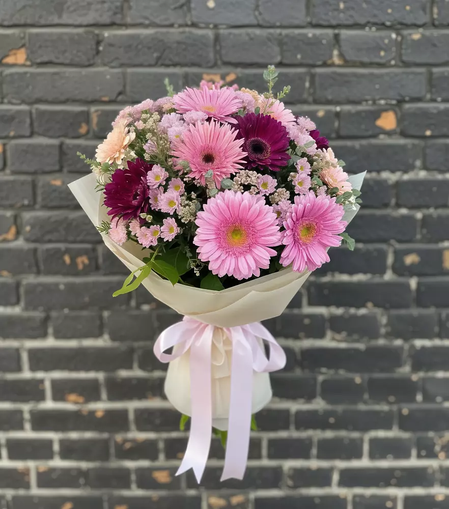 Букет цветов из: Герберы и Хризантемы в Новогорном