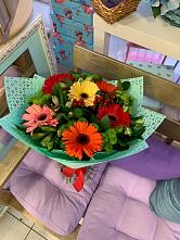 Букет цветов из:  Герберы, Хризантемы и Альстромерии #REPLACE_PRED# Новогорном