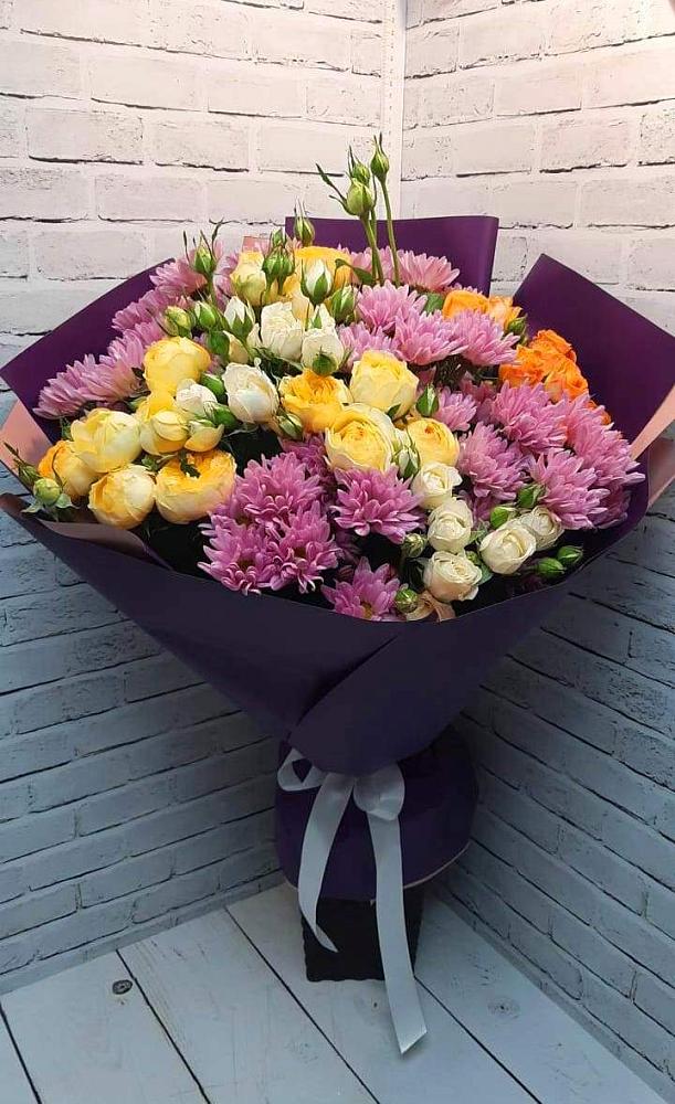 Букет цветов из: Хризантемы и Розы в Новогорном