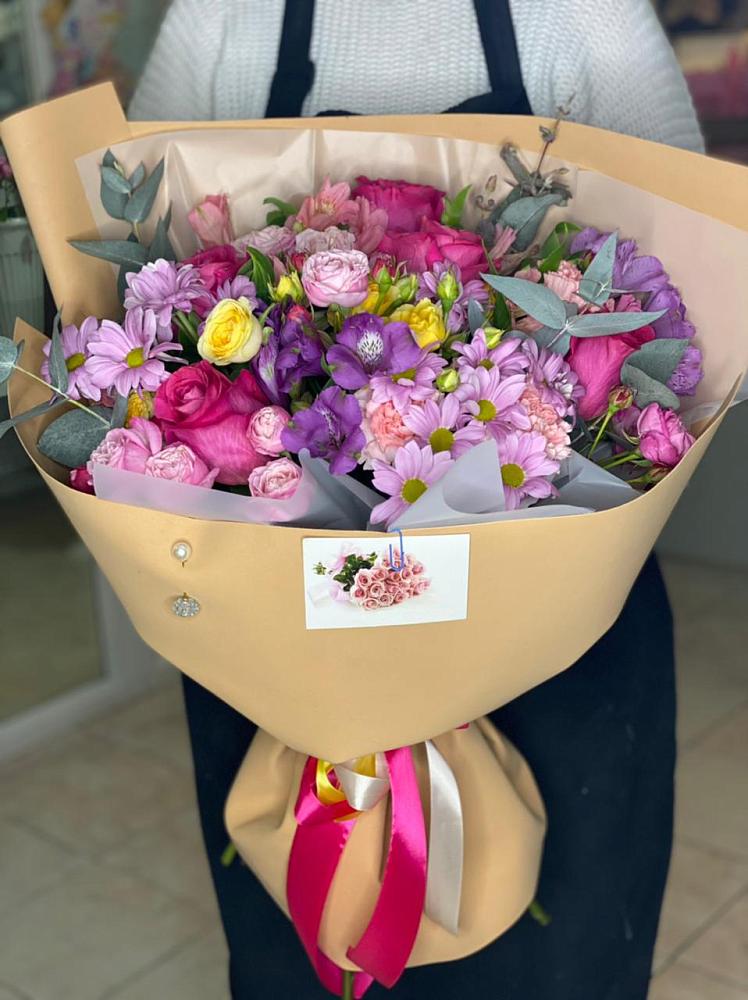 Букет цветов из: Хризантемы, Гвоздики и Альстромерии в Новогорном