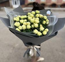Букет Белые кустовые розы Солинеро в Новогорном