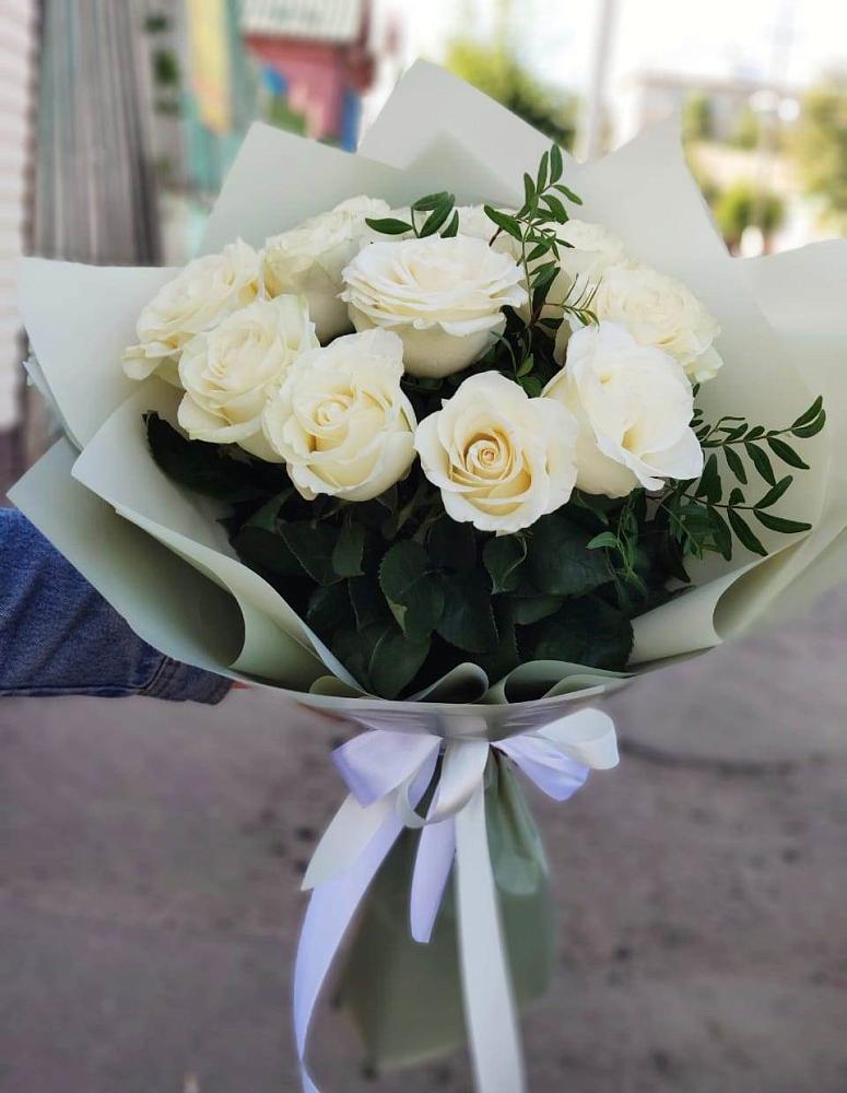 Букет Белые розы Проуд в Новогорном