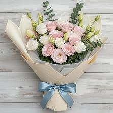 Букет цветов из:  Лизиантусы в Новогорном