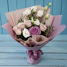 Букет цветов из:  Розы и Лизиантусы в Новогорном