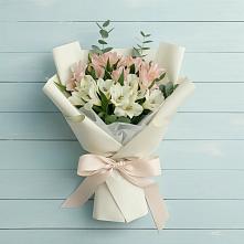 Букет цветов из:  Альстромерии в Новогорном