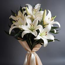 Букет цветов из:  Лилии #REPLACE_PRED# Новогорном