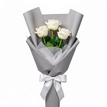 Букет 3 белые розы в Новогорном