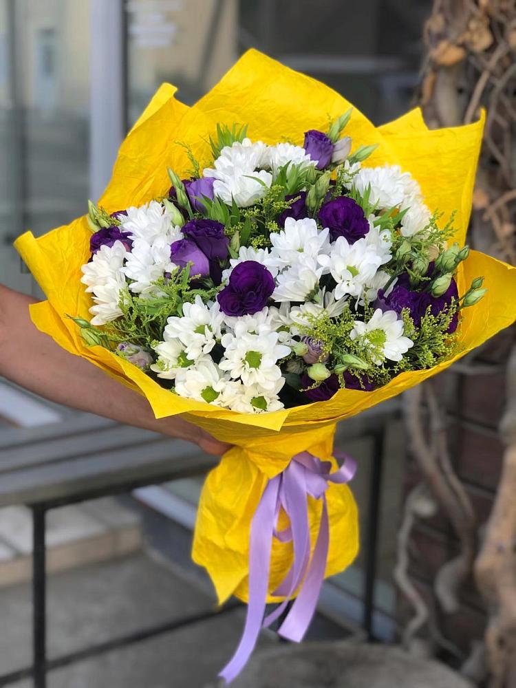 Букет цветов из: Ирисы, Хризантемы и Ромашки в Новогорном