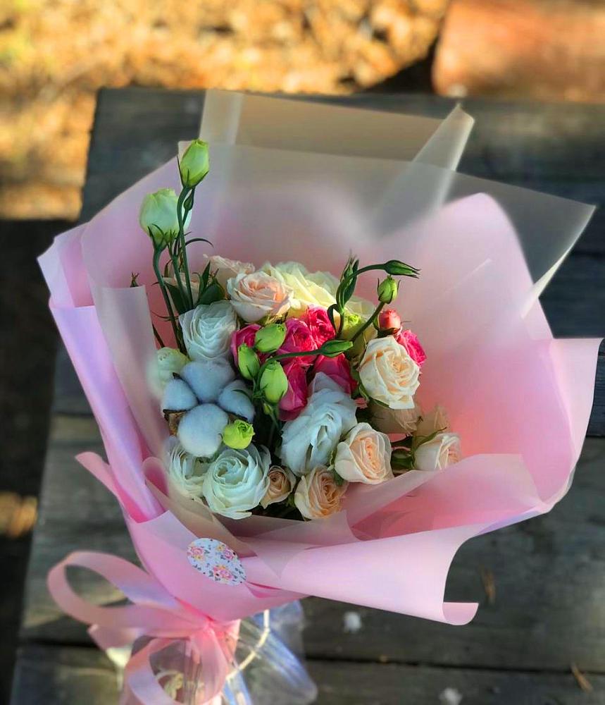 Букет цветов из: Розы и Лизиантусы в Новогорном