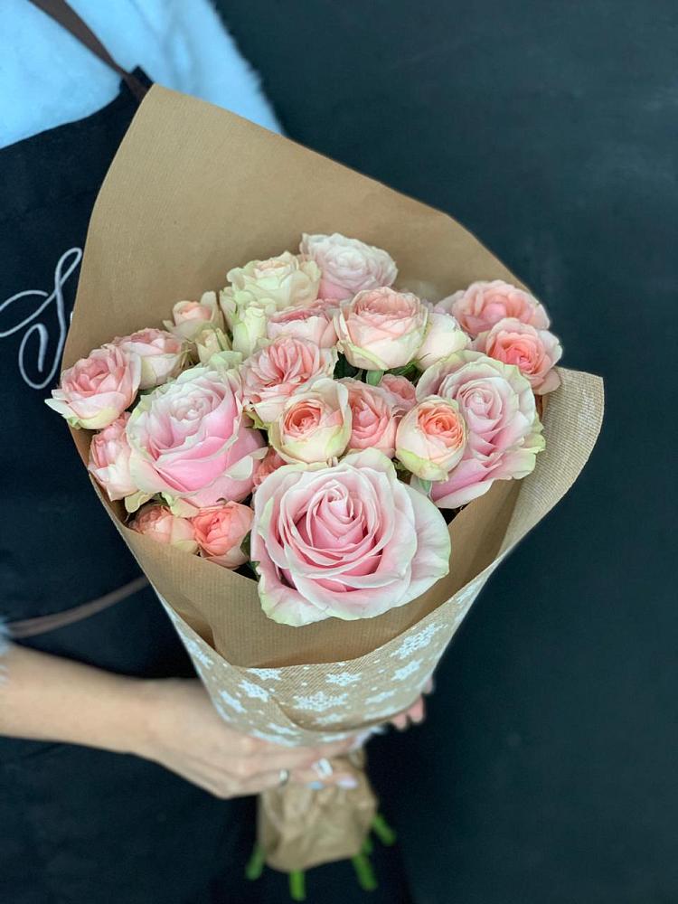 Букет цветов из: Хризантемы и Розы в Новогорном