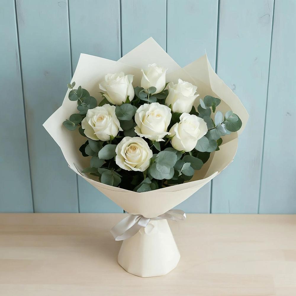 Букет Белые розы в Эвкалипте в Новогорном