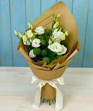 Букет цветов из:  Хризантемы и Лизиантусы в Новогорном