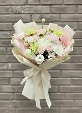 Букет цветов из:  Гвоздики, Розы, Лизиантусы и Хризантемы в Новогорном