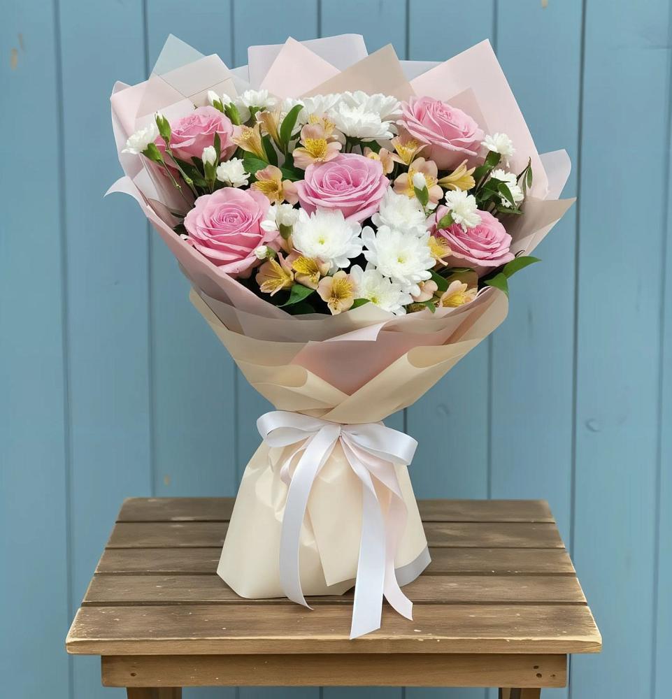 Букет цветов из: Гвоздики, Орхидеи и Розы в Новогорном