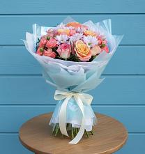 Букет цветов из:  Хризантемы и Розы в Новогорном