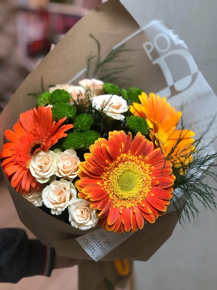 Букет цветов из: Герберы, Хризантемы и Розы в Новогорном