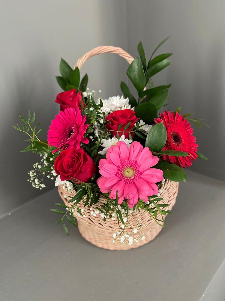 Цветочная композиция из Розы, Хризантемы и Герберы в корзине в Новогорном