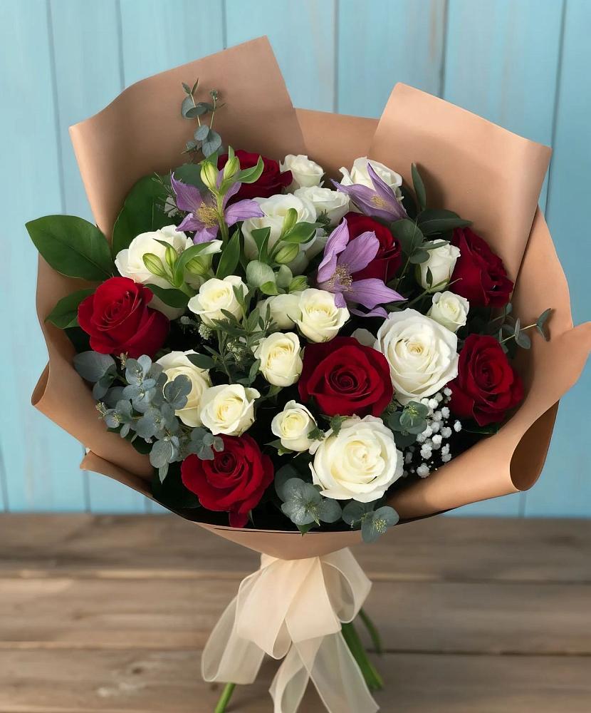 Букет цветов из: Розы и Альстромерии в Новогорном