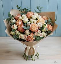 Букет цветов из:  Альстромерии и Розы в Новогорном