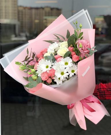 Букет цветов из: Розы, Лизиантусы и Хризантемы в Новогорном
