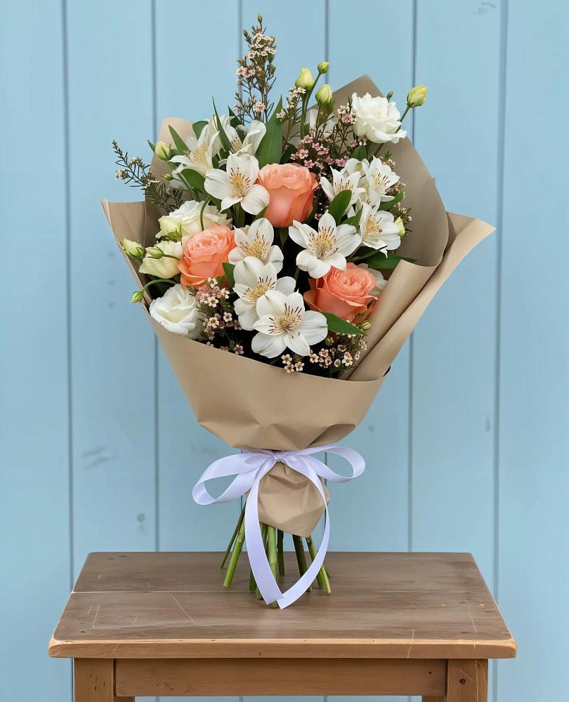 Букет цветов из: Альстромерии, Лизиантусы, Розы и Хризантемы в Новогорном