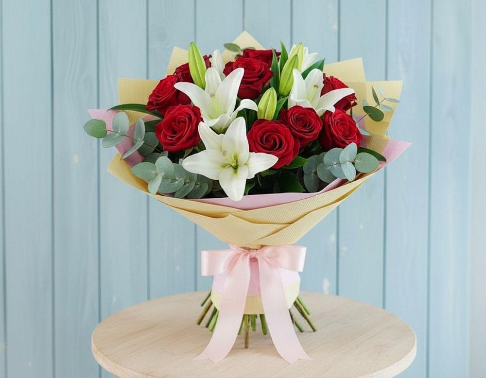 Букет цветов из: Лилии и Розы в Новогорном